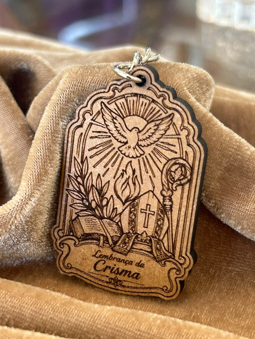 Lembrancinha de Crisma em Madeira