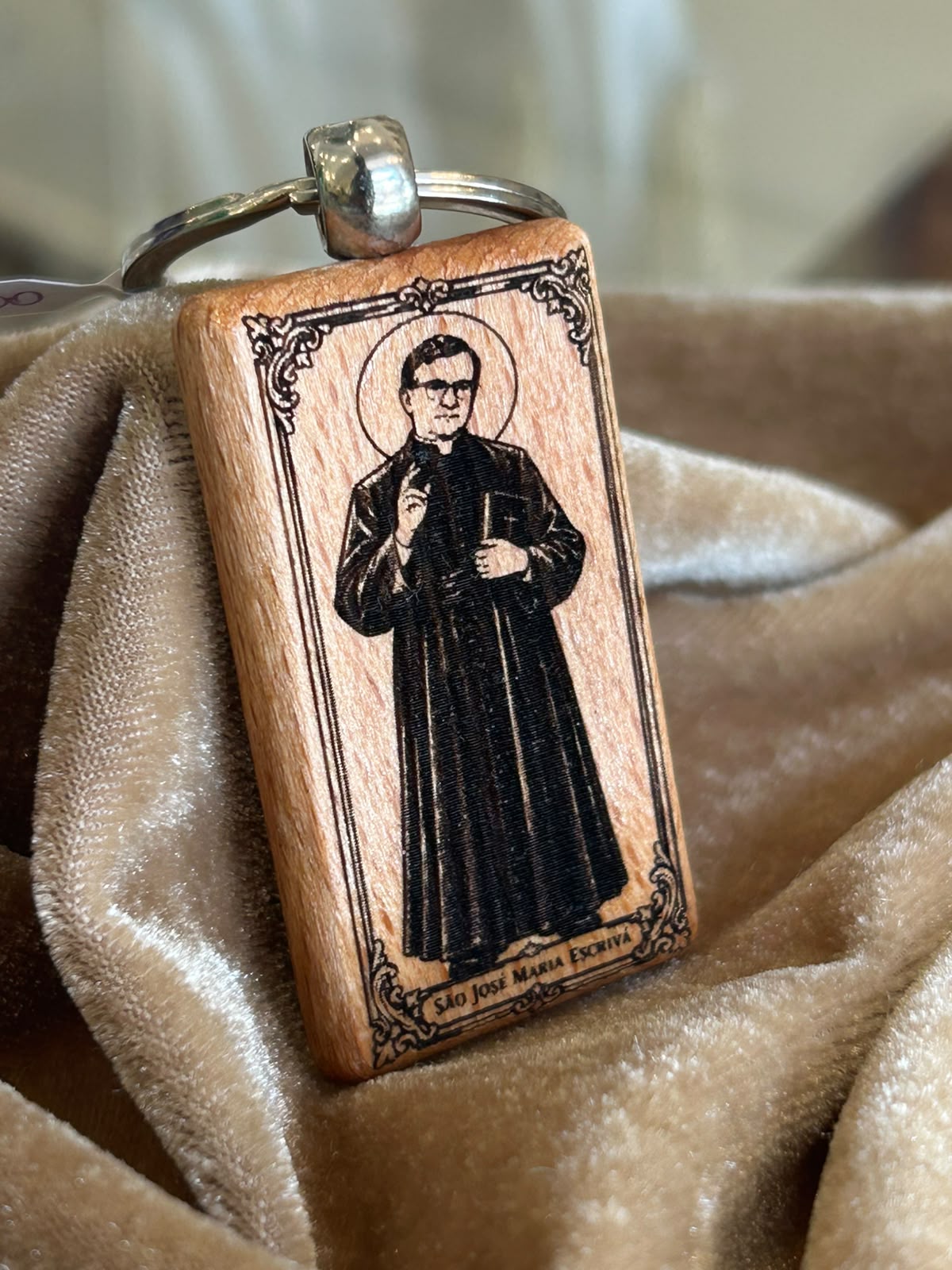 Chaveiro de São Josemaria Escrivá em Madeira