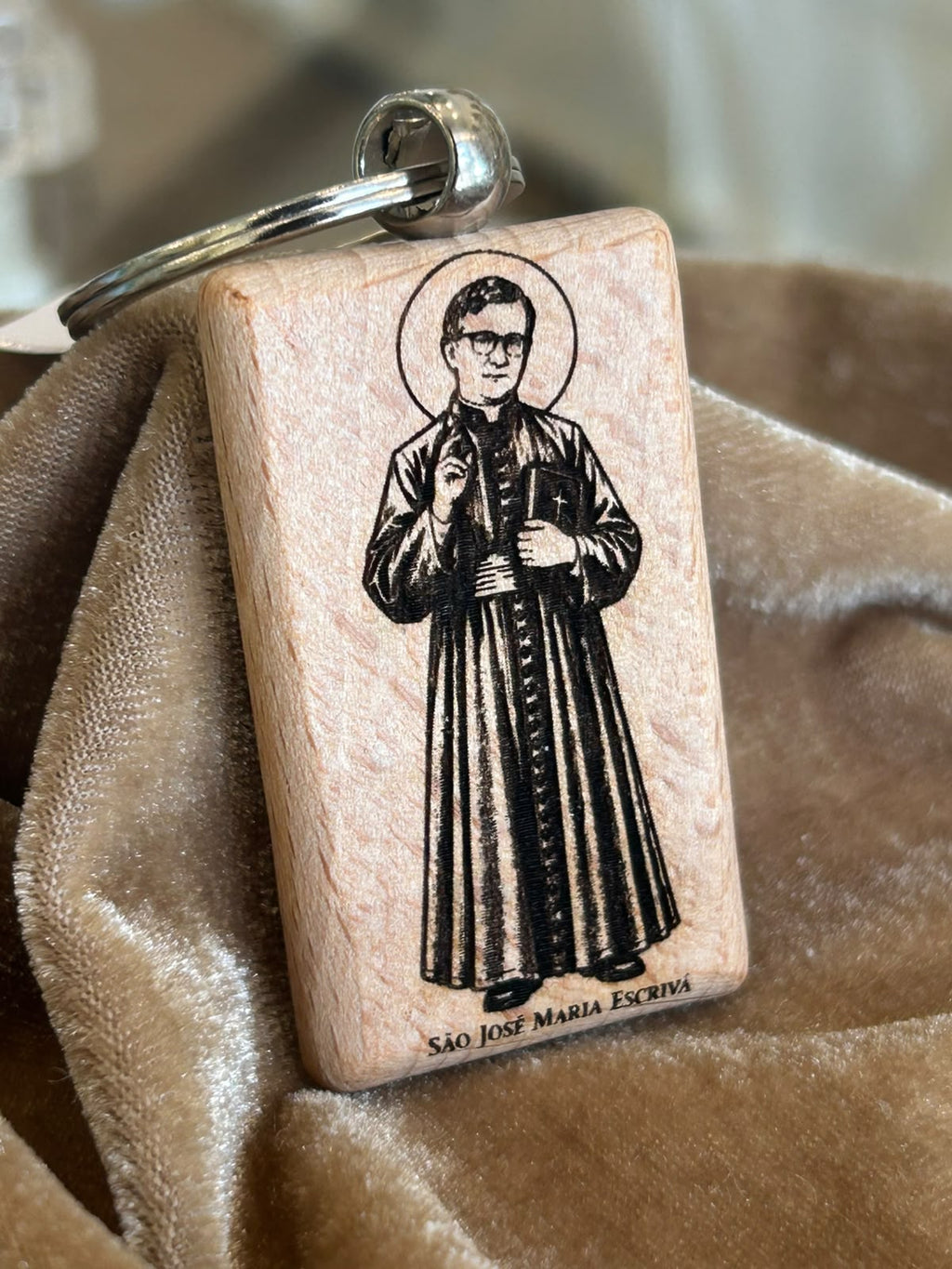 Chaveiro de São Josemaria Escrivá em Madeira