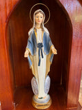 Nossa Senhora das Graças - imagem no oratório de madeira